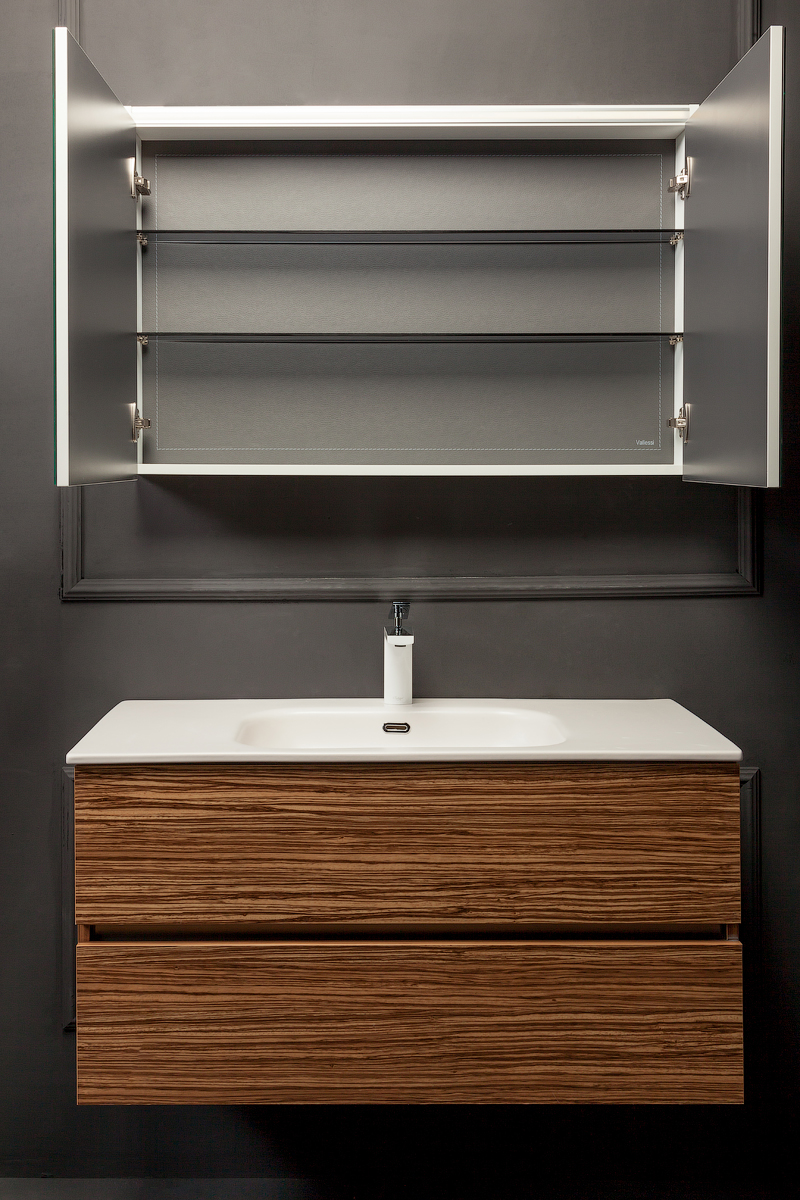 Зеркальный шкаф с подстветкой 100 см ArmadiArt Vallessi 546-Z