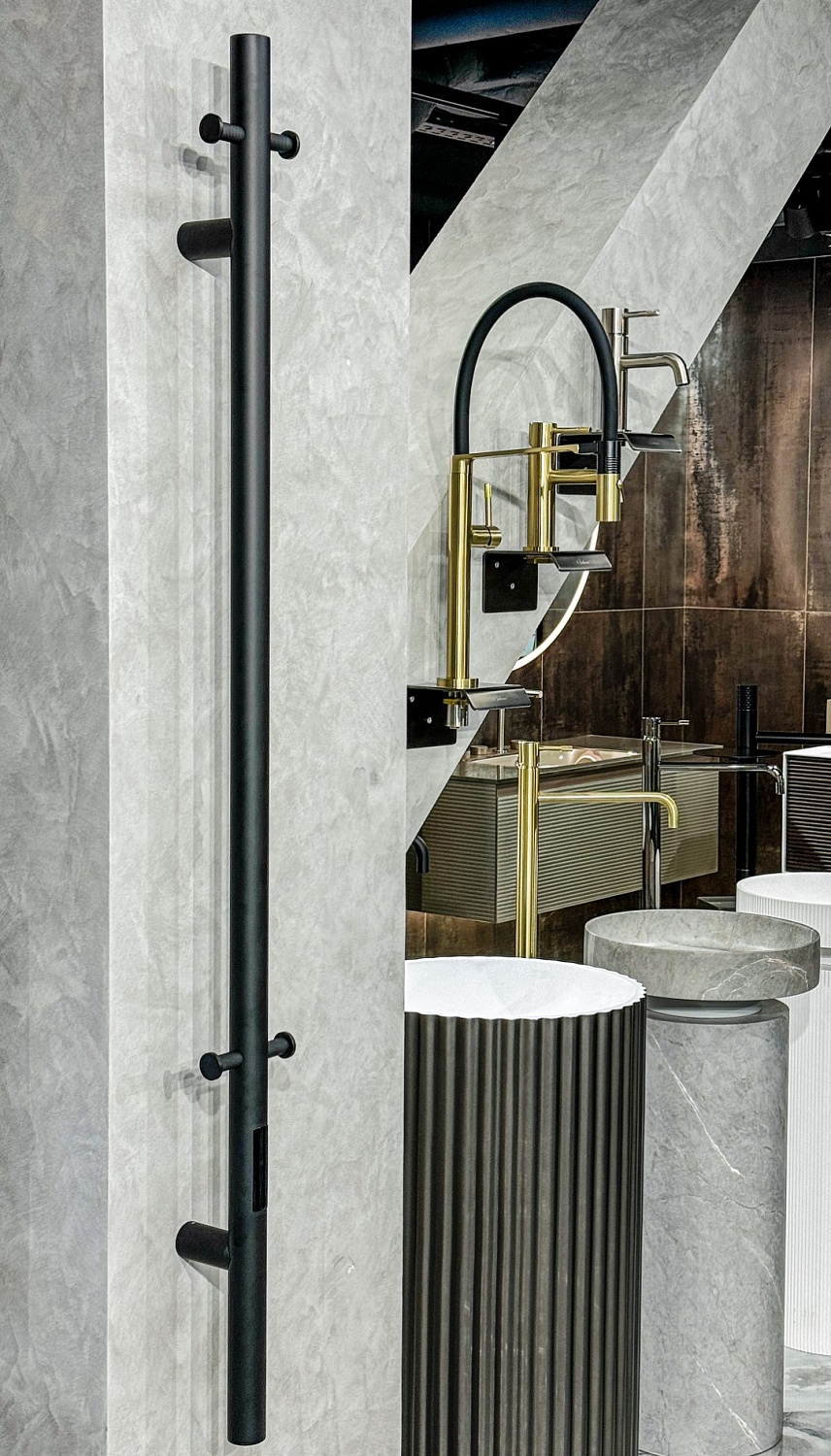 Абсолютно новый электрический полотенцесушитель boheme uno