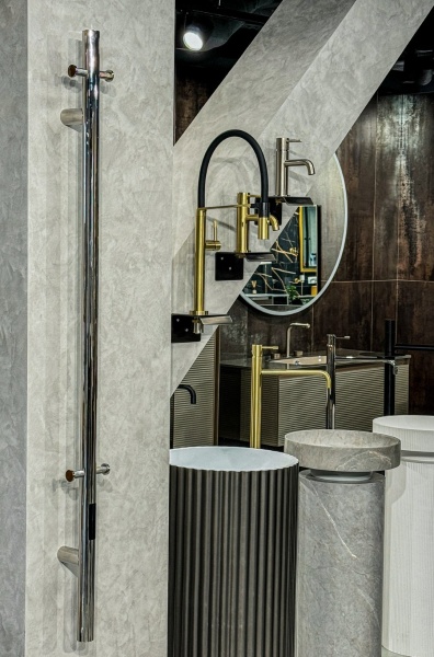 Полотенцесушитель электрический Boheme Uno 726-CR