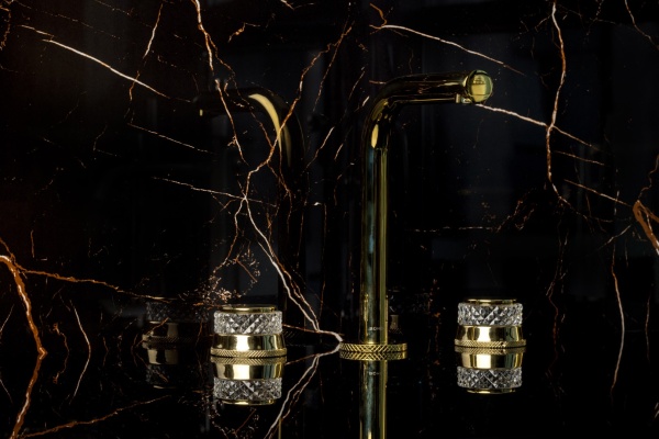 Смеситель для раковины Boheme Aura 152-G-A